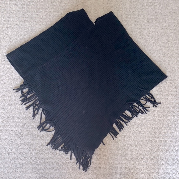 Black Shawl - Picture 1 of 2